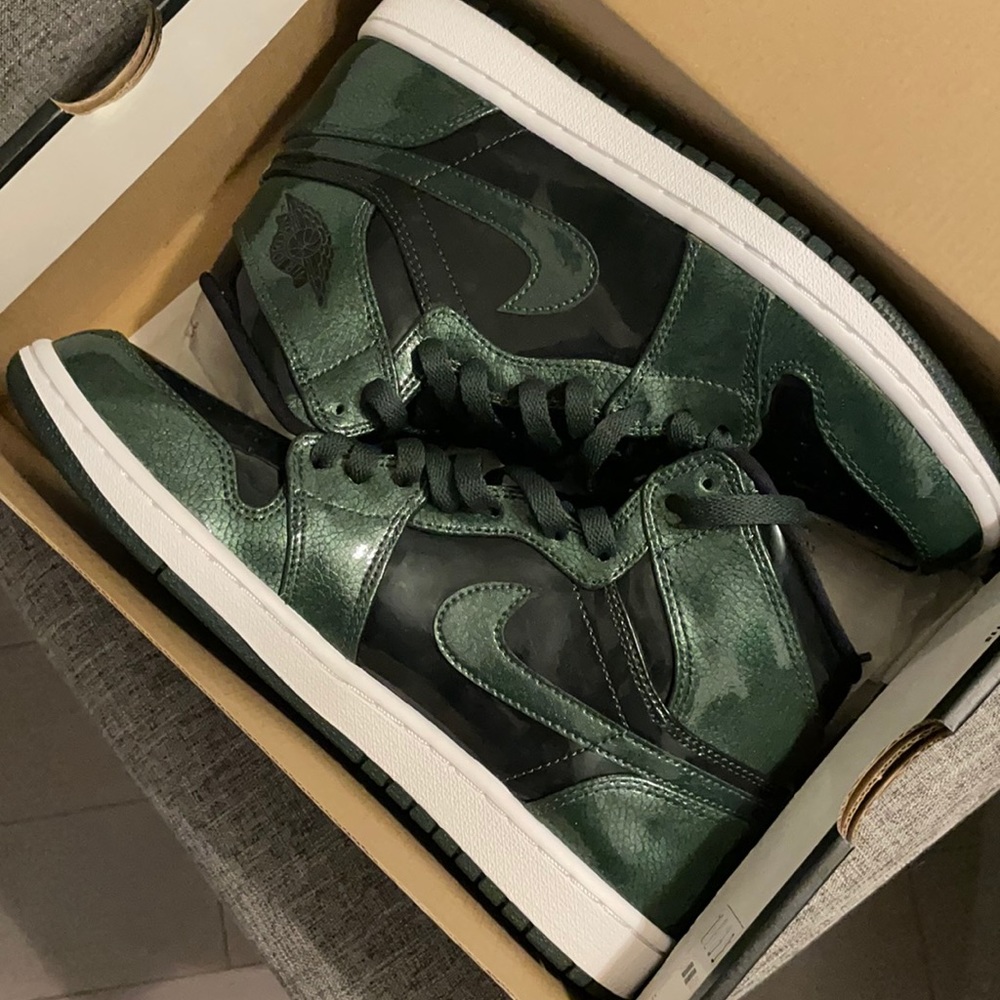 AIR JORDAN 1 RETRO HIGH GROVE GREEN